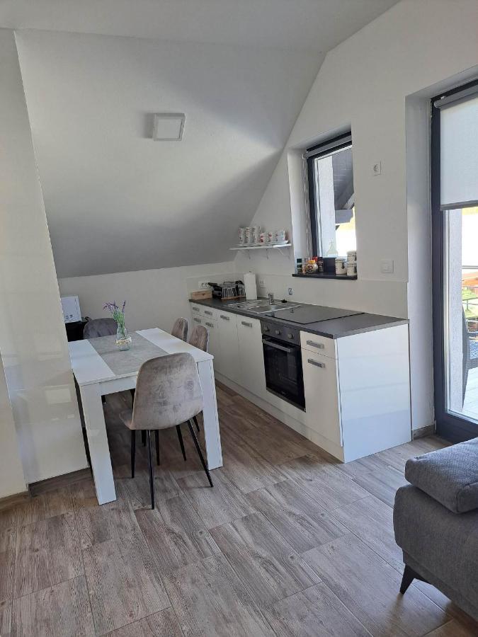 Apartmaji Tisa In Zana Rovte Экстерьер фото
